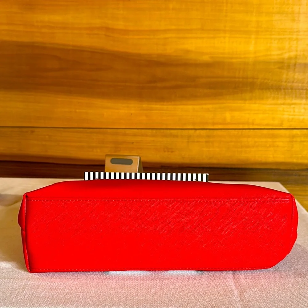 Marc Tetro Red Dog Travel Organizer